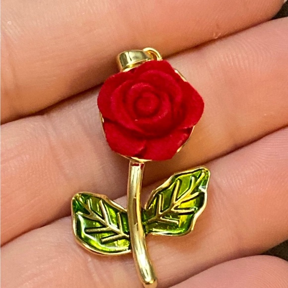 Jewelry - Elegant Red Rose Pendant